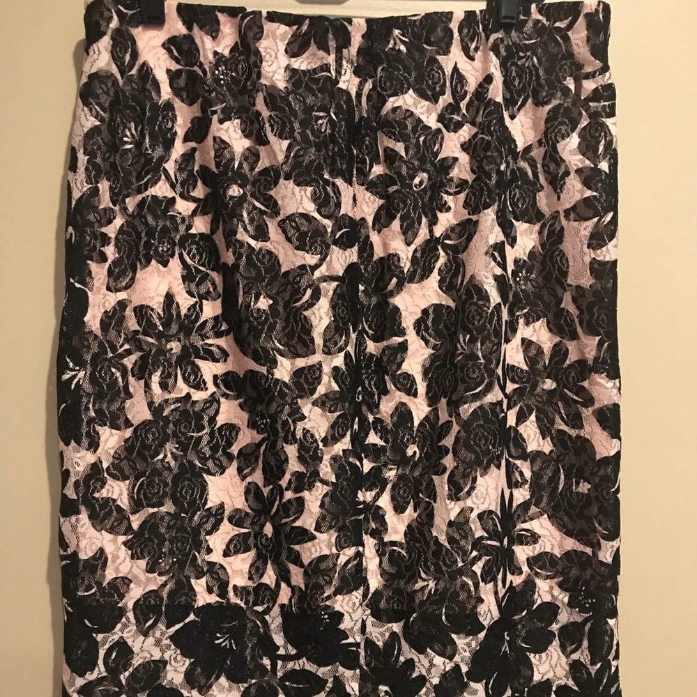 Lace skirt